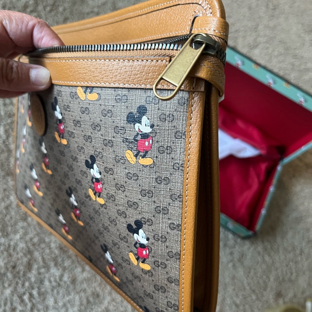 Gucci x Disney Mickey Mouse Canvas Zip Around Portfolio NWT - Picture 12 of 15